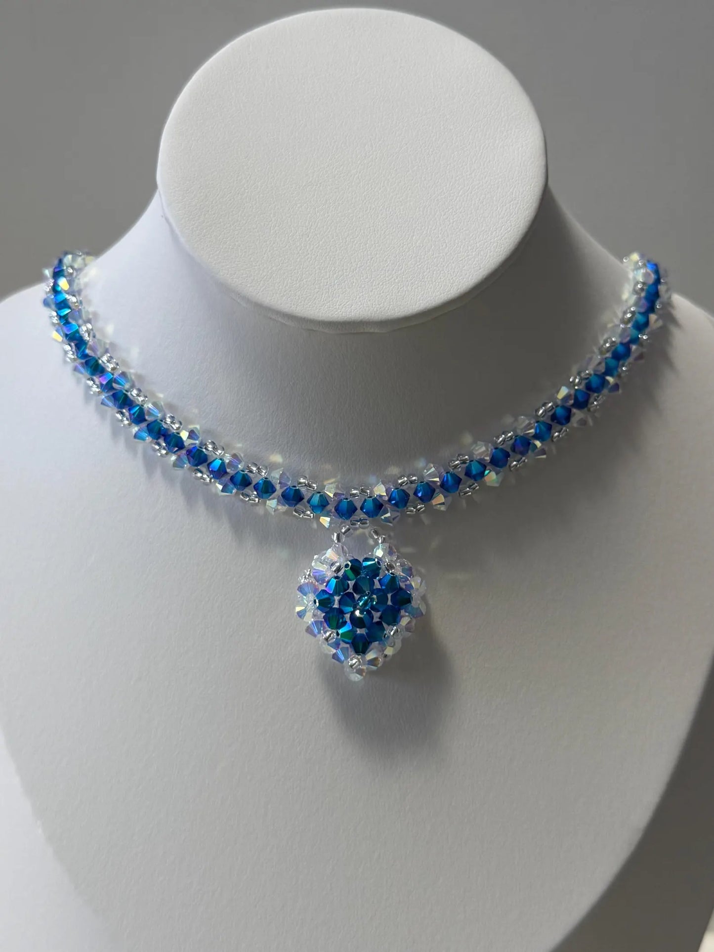Ras de cou en cristal véritable, ras du cou bleu et blanc, bijou femme, coeur Capri Blue ab2x et Cristal ab2x