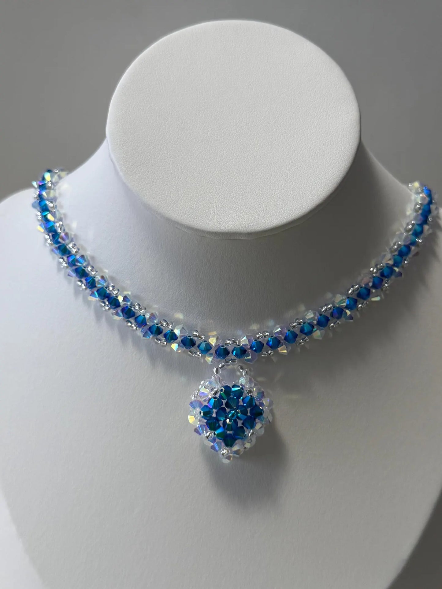 Ras de cou en cristal véritable, ras du cou bleu et blanc, bijou femme, coeur Capri Blue ab2x et Cristal ab2x