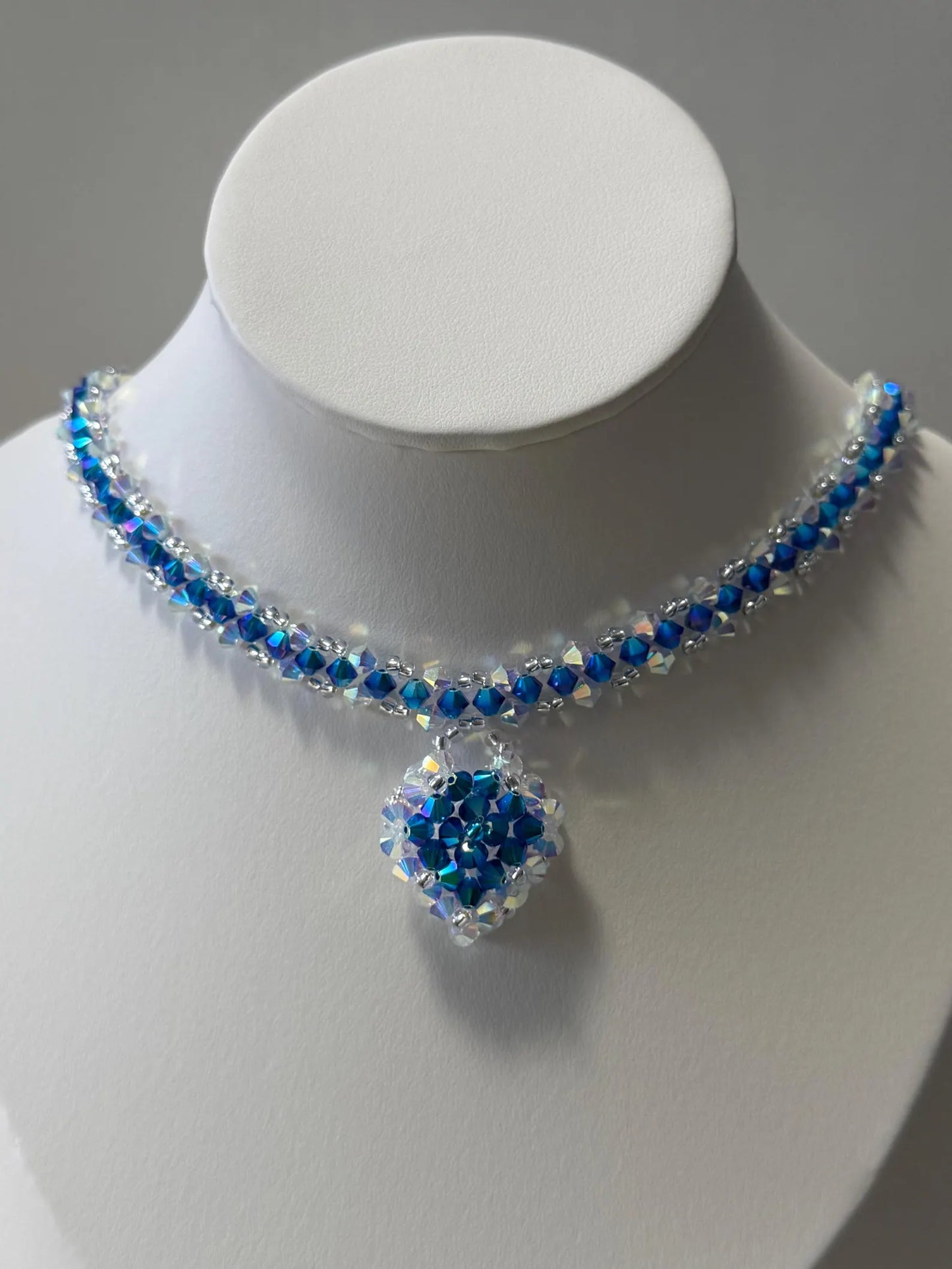 Ras de cou en cristal véritable, ras du cou bleu et blanc, bijou femme, coeur Capri Blue ab2x et Cristal ab2x