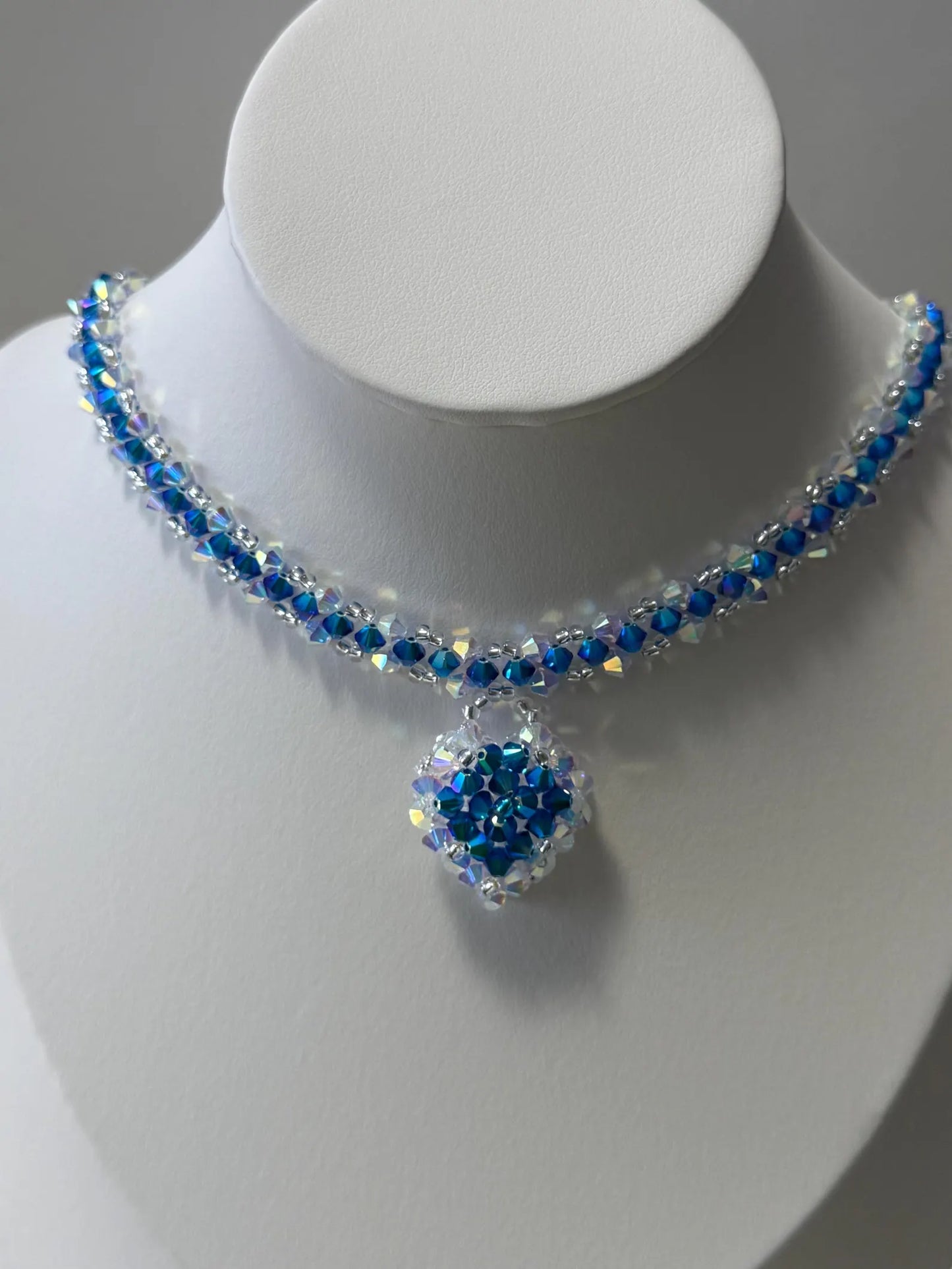 Ras de cou en cristal véritable, ras du cou bleu et blanc, bijou femme, coeur Capri Blue ab2x et Cristal ab2x