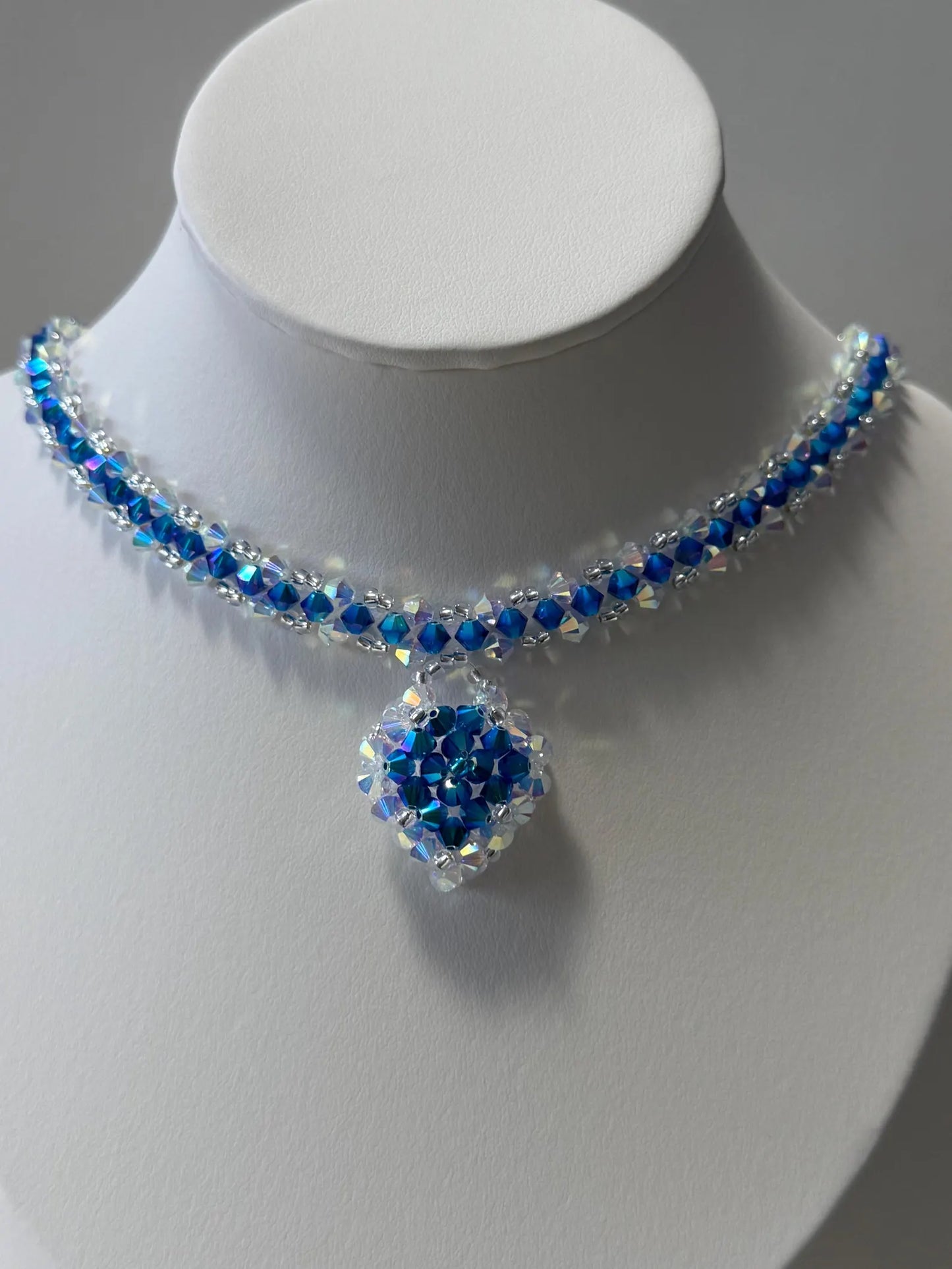 Ras de cou en cristal véritable, ras du cou bleu et blanc, bijou femme, coeur Capri Blue ab2x et Cristal ab2x
