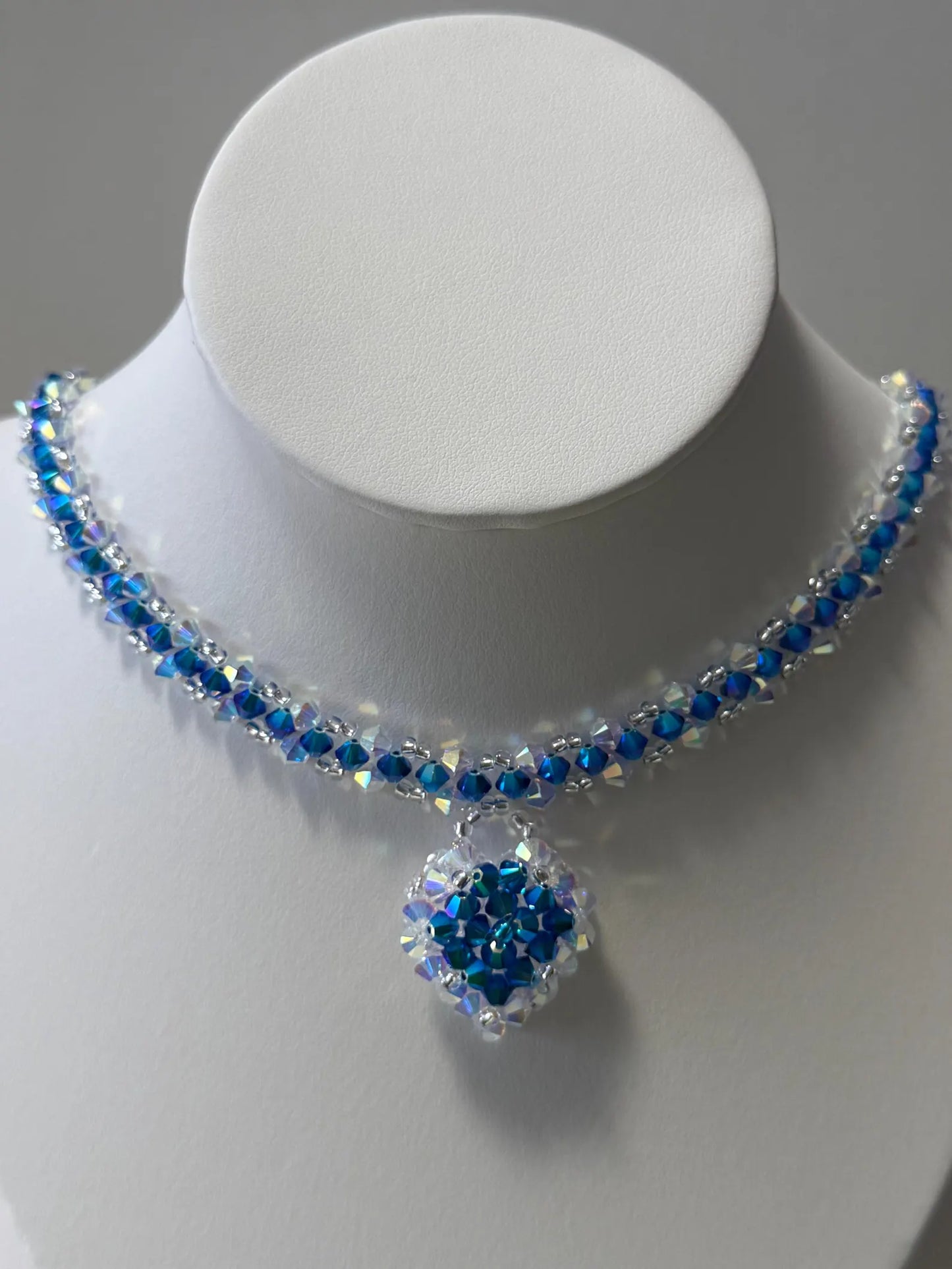 Ras de cou en cristal véritable, ras du cou bleu et blanc, bijou femme, coeur Capri Blue ab2x et Cristal ab2x